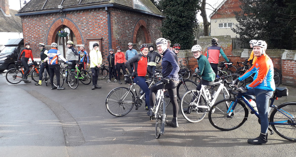 Riders from M, MF and FL all meet up at Wendover Clock Tower